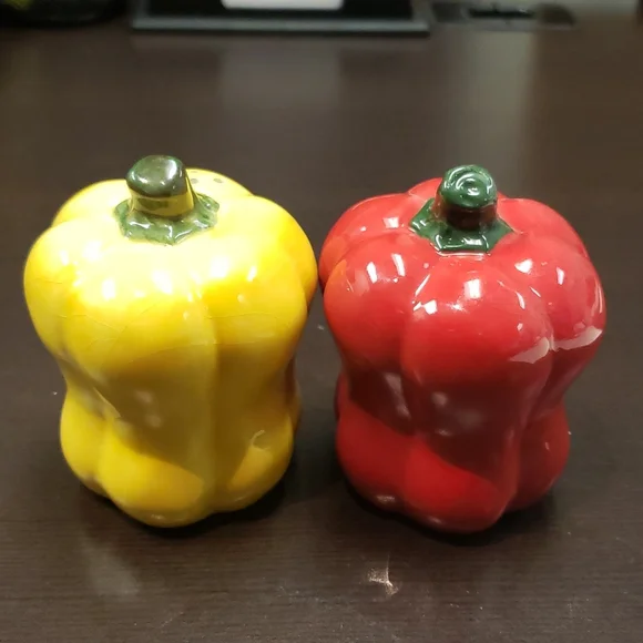 NWOT Ceramic Yellow & Red Pepper Shakers - Picture 3 of 4